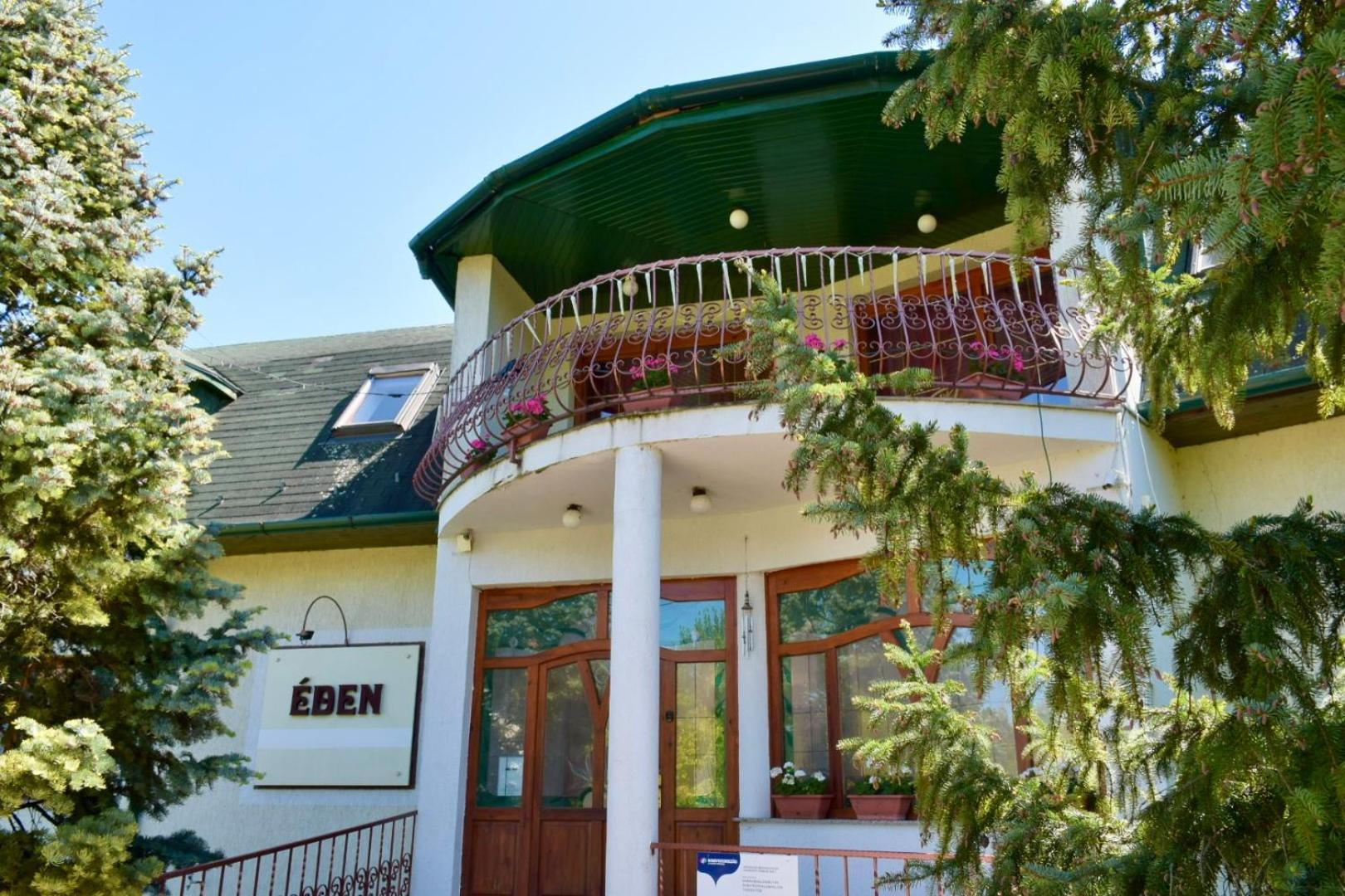 Eden Panzio Aparthotel Buk Exterior photo
