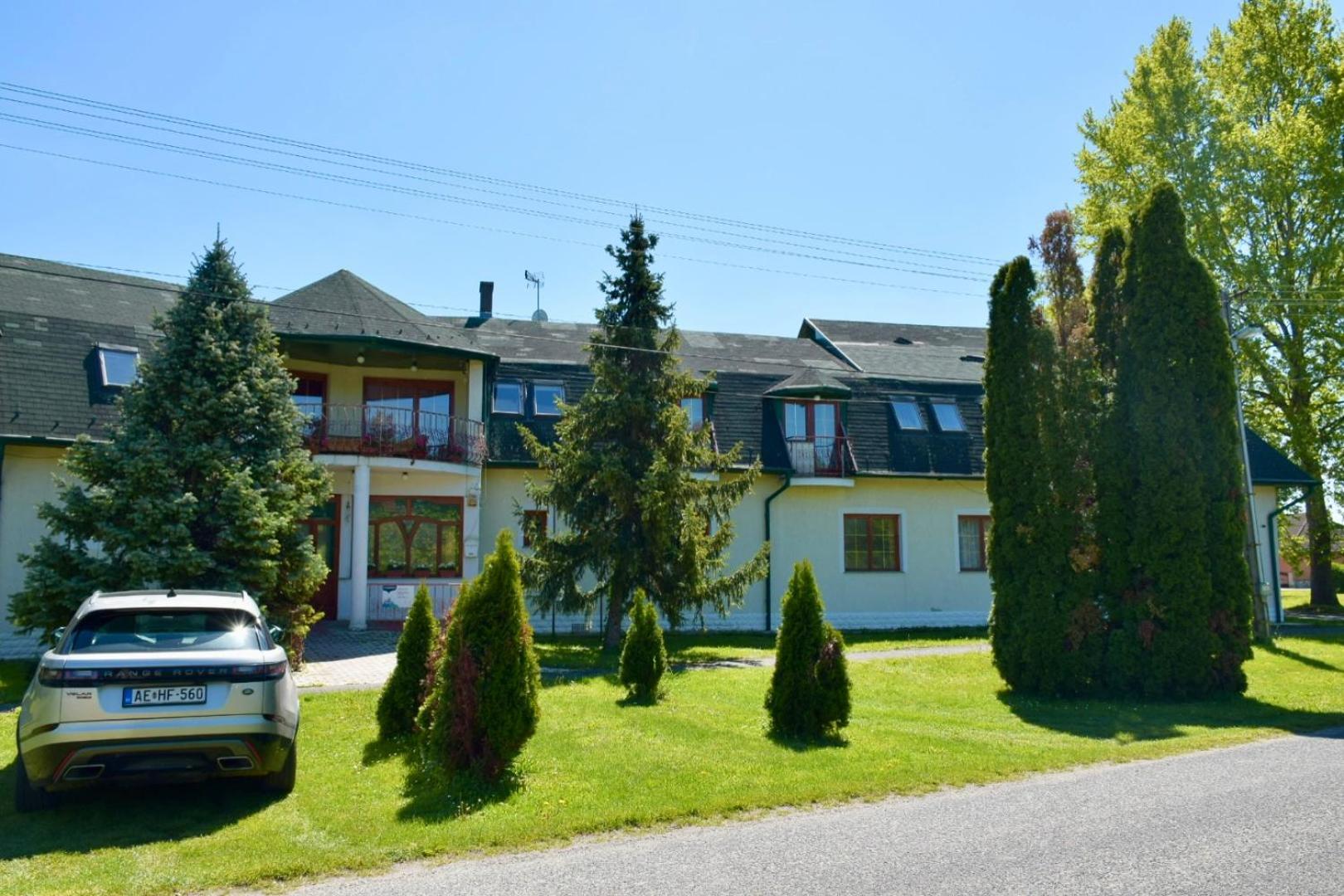Eden Panzio Aparthotel Buk Exterior photo