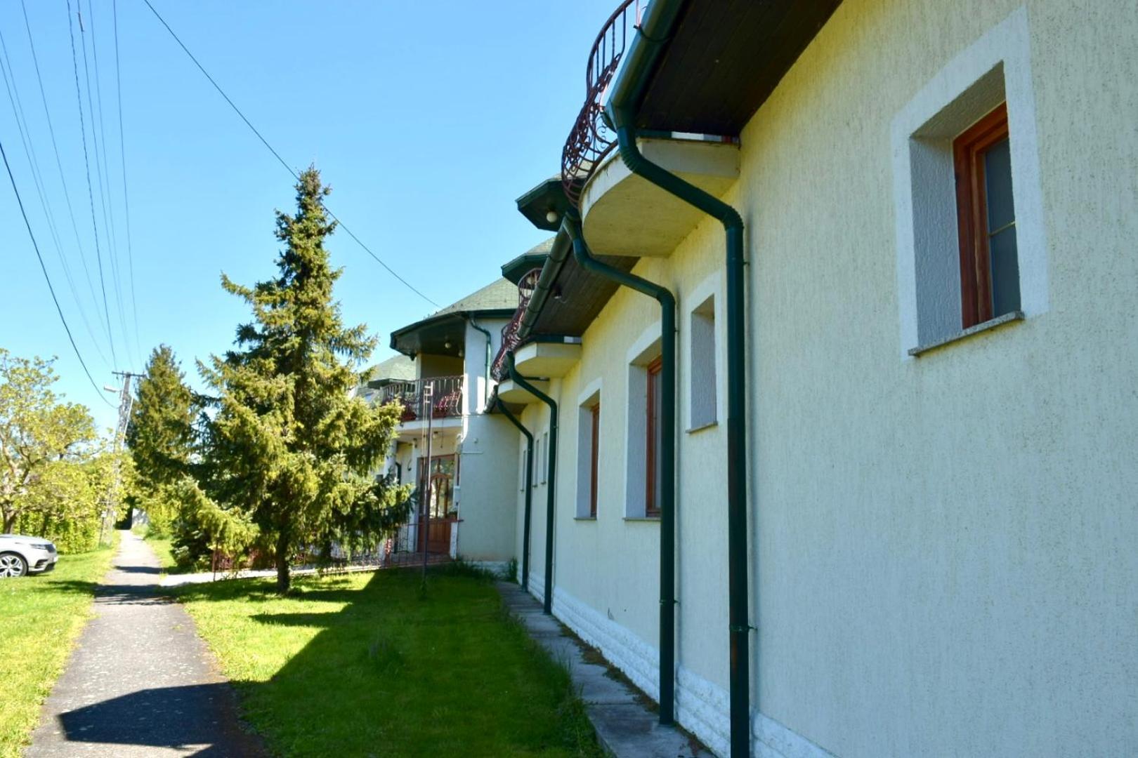 Eden Panzio Aparthotel Buk Exterior photo